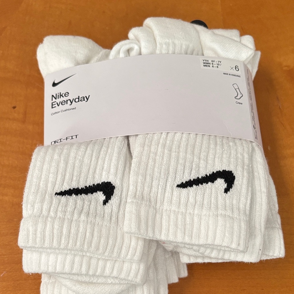 Nike Everyday Dri-FIT White Crew Socks